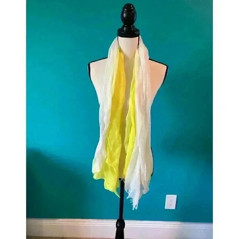 ⭐️ Yellow and white thin scarf